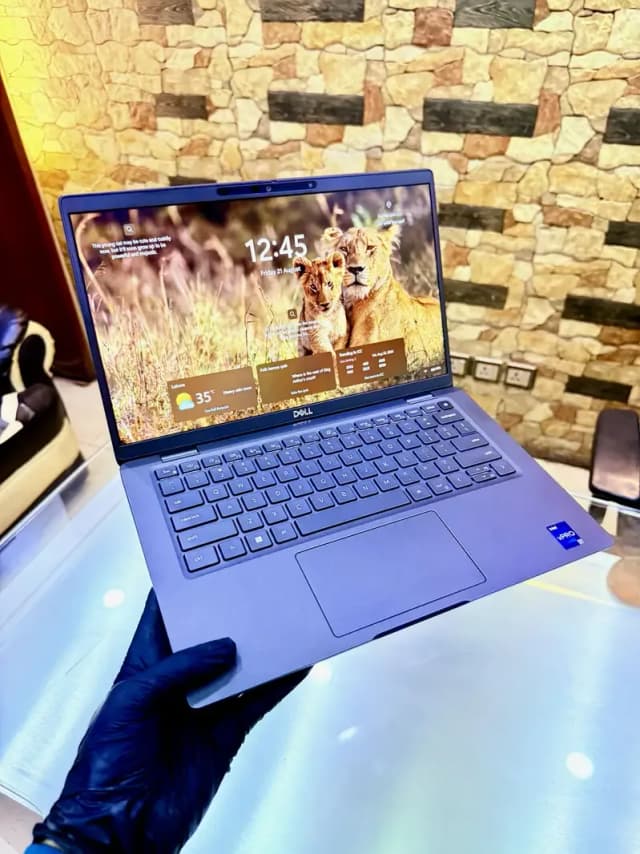 Dell Laptop i7 12th Gen 2 GB Graphics Ultra Slim Series
