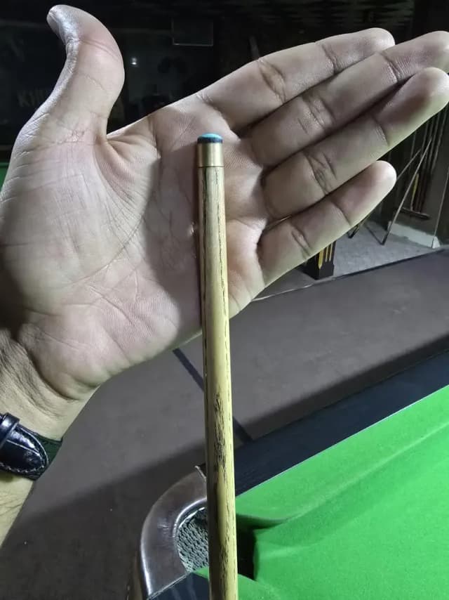 HANDMADE - 2 PIECE SNOOKER CUE WITH BOX