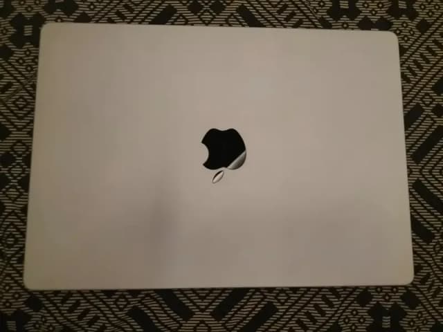Apple MacBook ProM4 14" | 16GB Unified Memory | 512GB SSD | AppleCare+