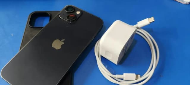 Apple iPhone 13