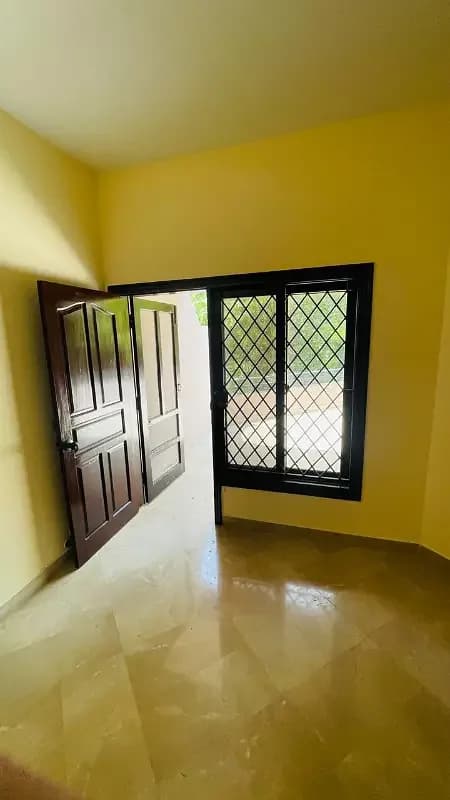 upper portion 3 bed prime location