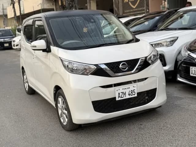 Nissan Dayz 2020 / 24 pearl white