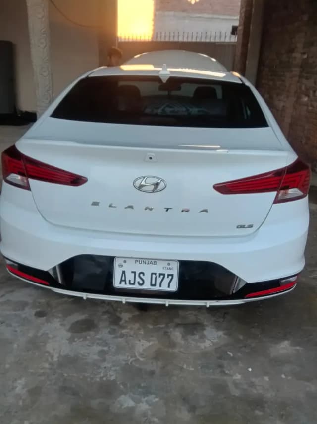 Hyundai Elantra GLS 2022 | 67,000 KM | Lahore Registered | Sunroof | F