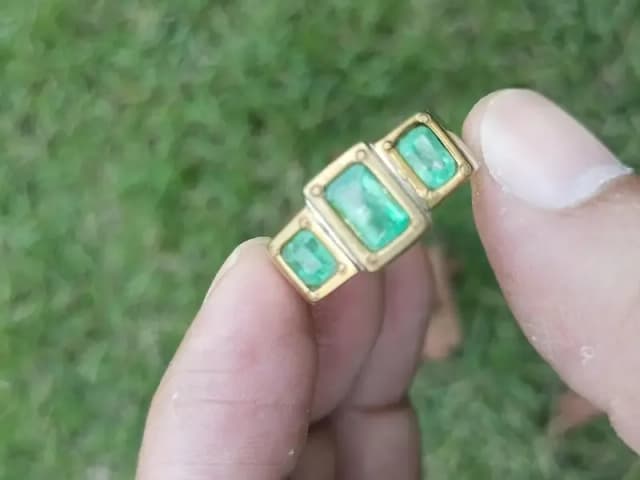 Emerald handmade silver ring