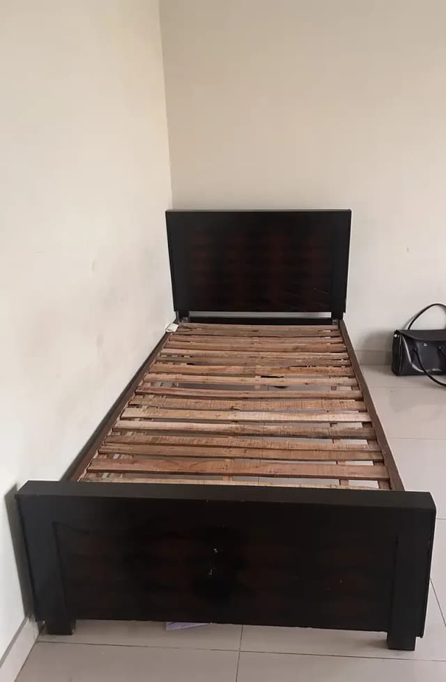Single bed 10/10 condition