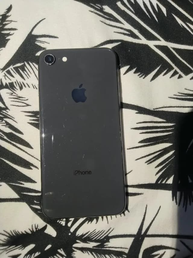 Apple iPhone 8