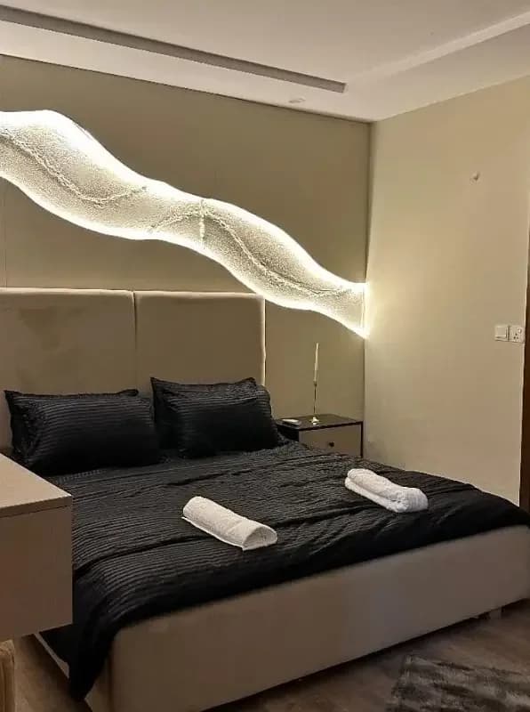 Daily, & Weekly Basis One Bedroom fully furnished luxury apartments available, Location:- Bahria Town Islamabad Paradise Commercial distance walking near G. T Road Islamabad Tkr4 phase 4 & Gu