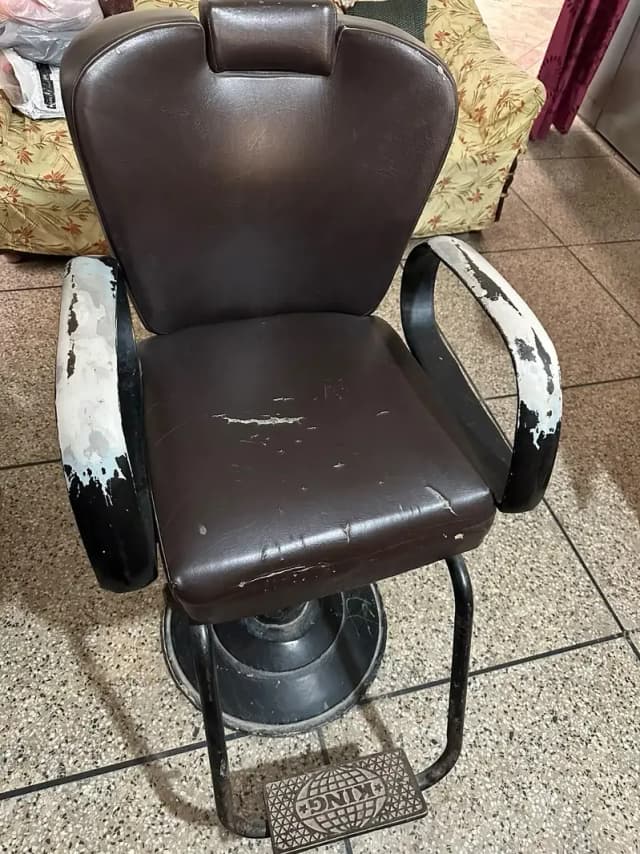 Salon chair
