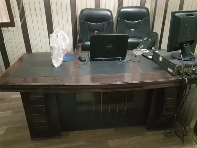 Full Size Office Table for Sale – Good Condition