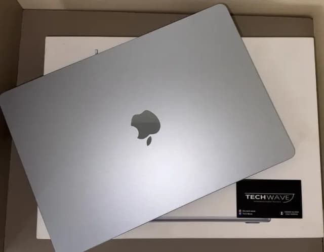 Macbook Air M4 15 inch 16/256gb Sky Blue brand new 2 cycles