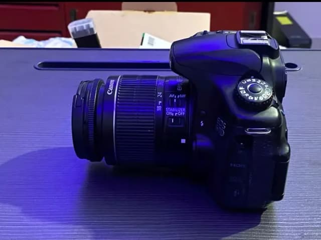 Canon 4000D DSLR camera for sell