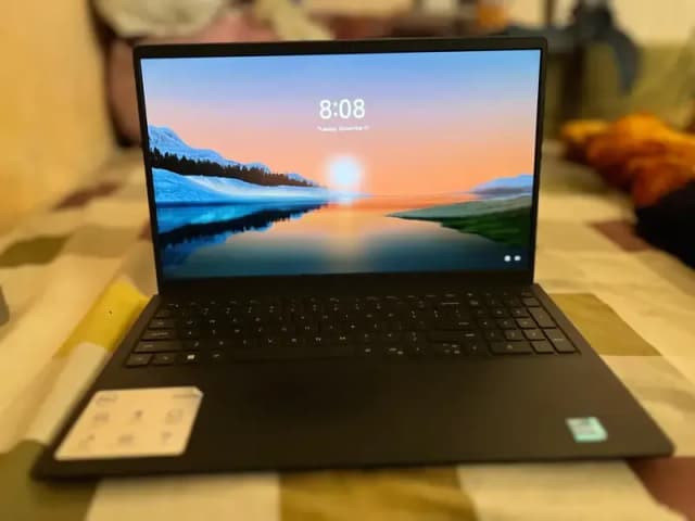 laptop dell 12 generetion core i3 8 gb ram 256 gb ssd