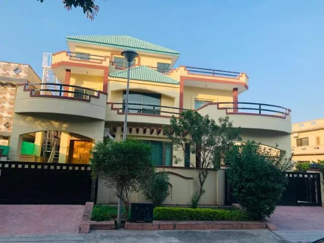 Royal Islamabad Boys Hostel ( Multi Branches )