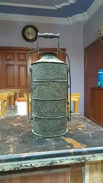 mughal emprior  beautiful antique Tipfan dan with mughlia indian art
