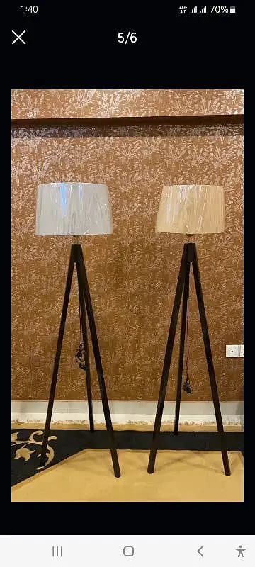 stylish wooden Tripod elegant lamp