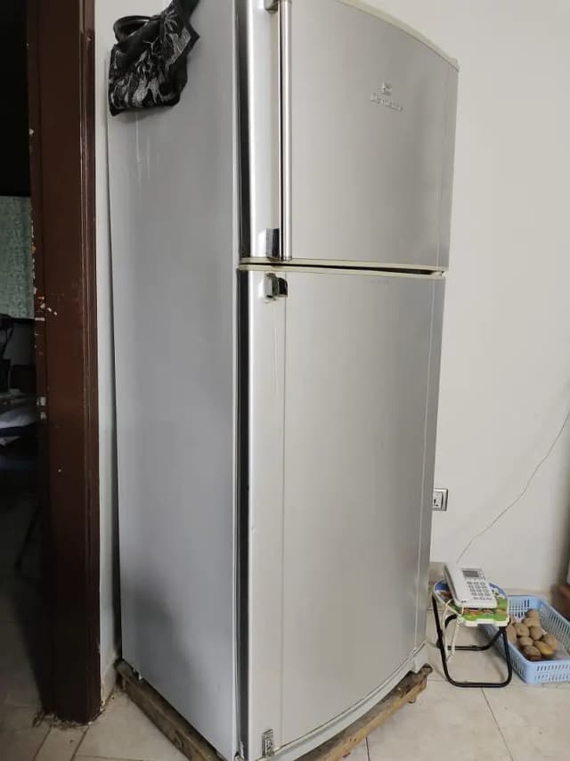 Dawlence Jumbo size Fridge + Free LG TV