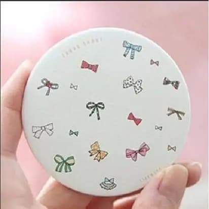 Portable Round Mirrors in Compact Size
