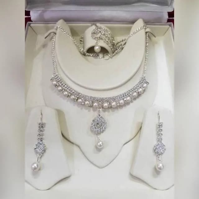 Girls' Silver Crystal Rhinestone Jewelry Set - Trendy Fashion for Women
