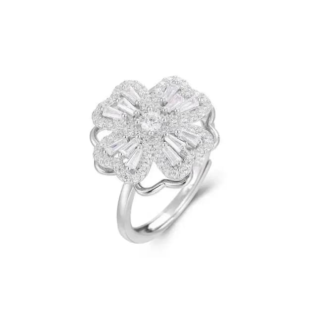 Stunning Lucky Clover Spinner Ring