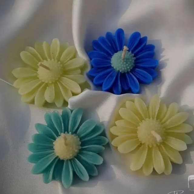 Set of 2 Daisy Flower Scented Candles for Home Decor and Special Occasions