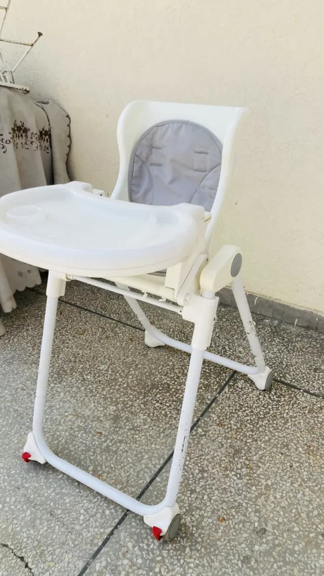 Baby high chair in good condition (Need to sell Urgent)