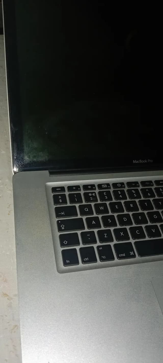 Apple MacBook Pro Laptop Machine