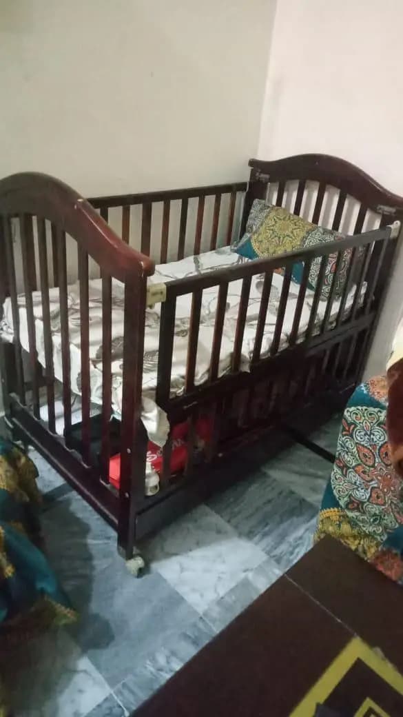 baby cot