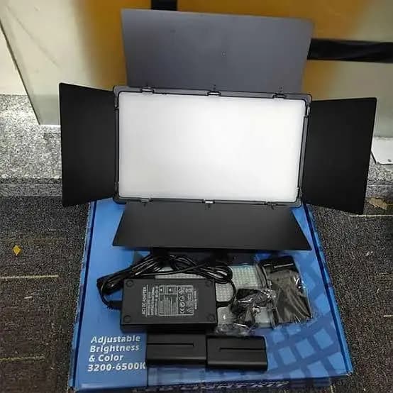 LED 880 PRO 50W Bi-colour Battery Photography Light with Adjustable Color Temperature
