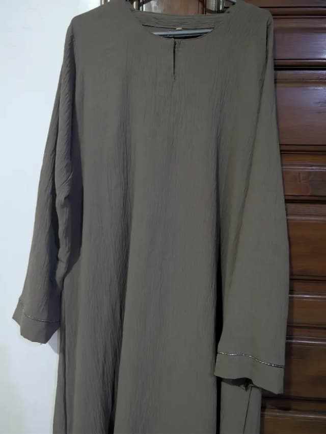Abaya stiched available neat n clean