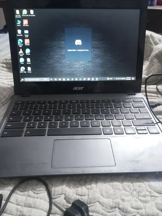 Acer Laptop, Windows 10 4gb/128gb with Charger and DELL mouse