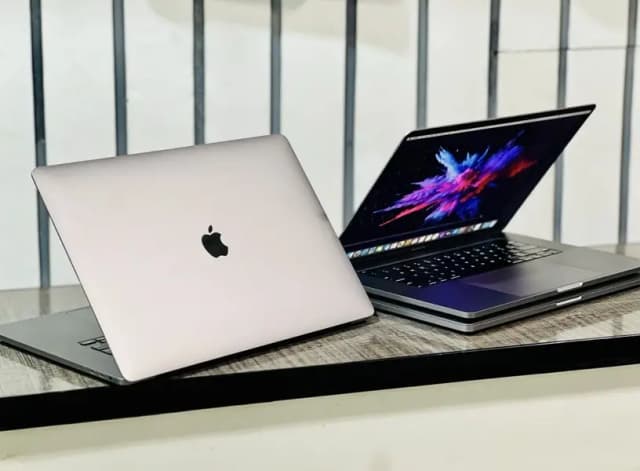 (MacBook Pro) 2019 (16gb/512gb/4gb GPU) Core i7 (16 Inch)