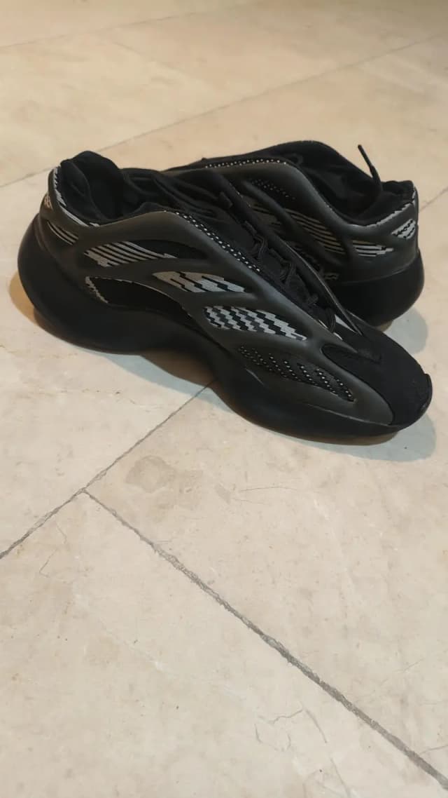 adidas yeezy 700 V3