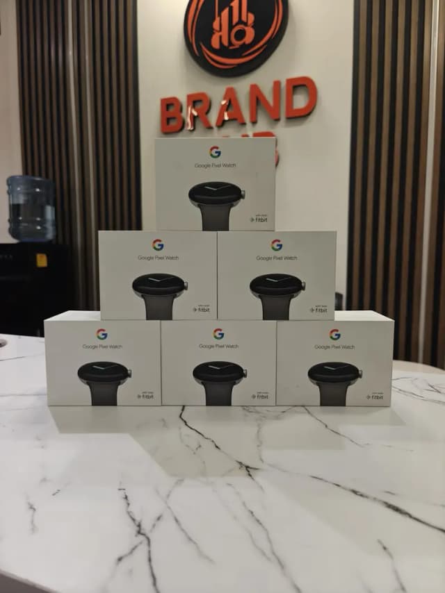 Google Pixel Watch¹ Calling & WiFi Edge Display with Premium Look