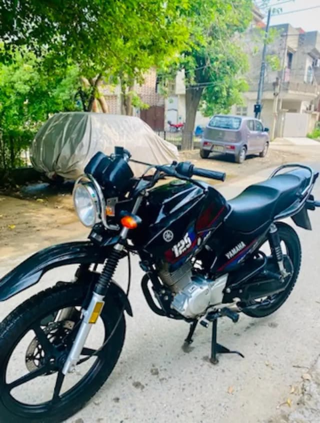 Yamaha YBR 125G 2023 | 20,000 KM | Lahore Registered