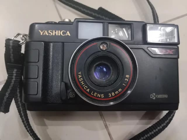 Yashika MF-2 Camera