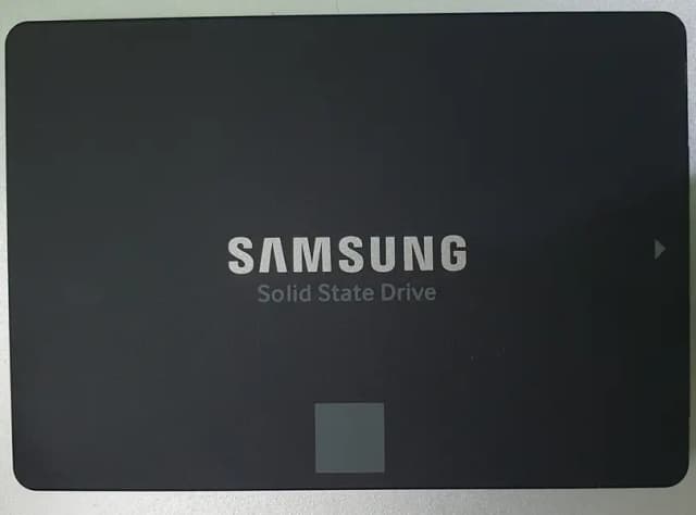 Ram and SSD with D ram drive for laptops. Read Description(detail)