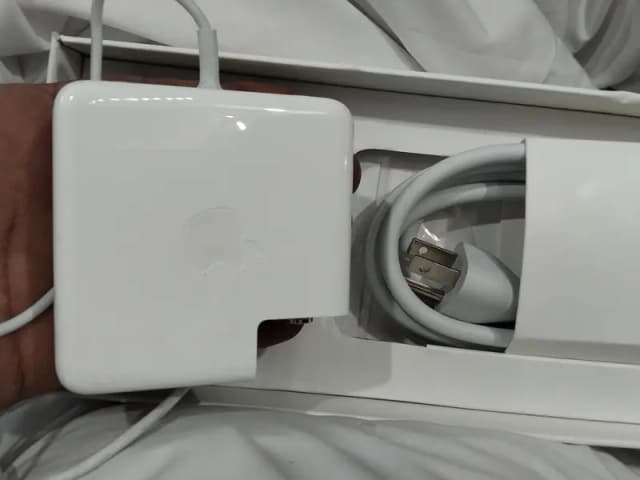 Apple charger for Macbook 03009270434