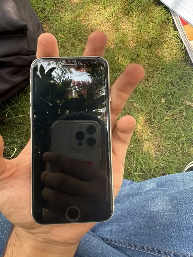 Apple iPhone SE