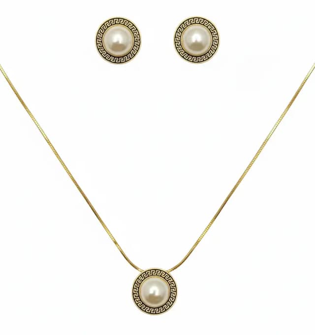 V Inspired Pearl Round Locket Set