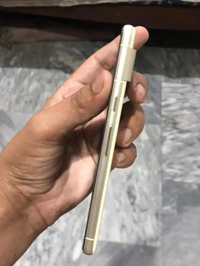 exchange possible with good phone zero scratches banking apps work