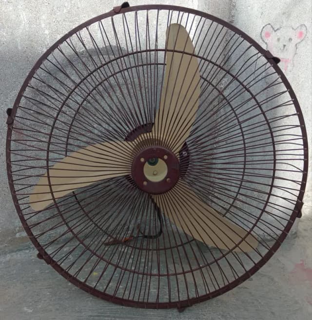 DC Wall Fan - Good Condition - Strong Air Flow - Price Final
