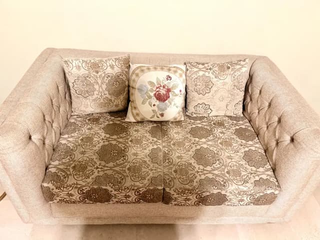 7 seater sofa set with center table