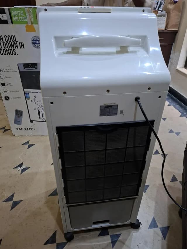 Room air cooler