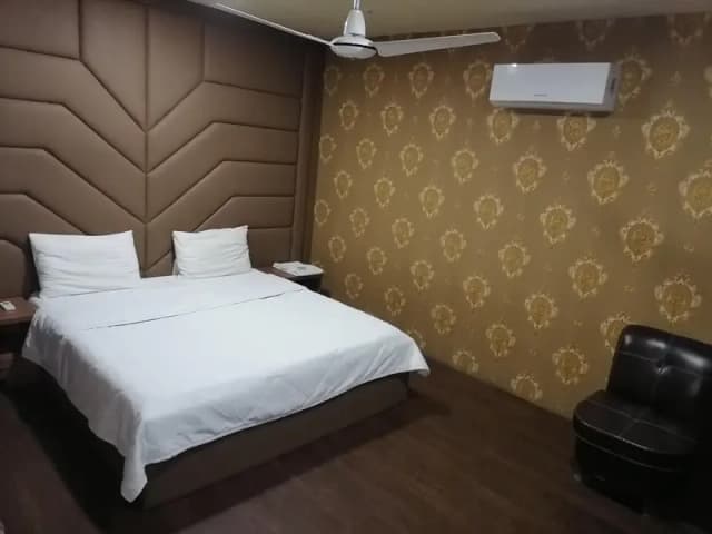 Couple Room Near Teen Talwar Clifton