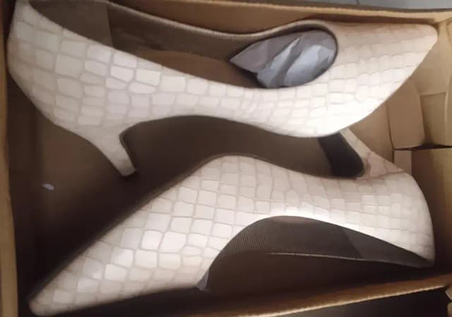 Stylo croc  Embossed Block Heels off white creamish white