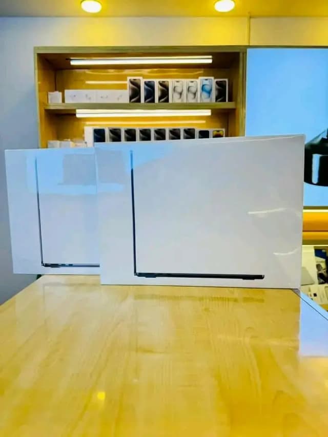 Macbook Air 15 inch 16GB RAM 512GB SSD