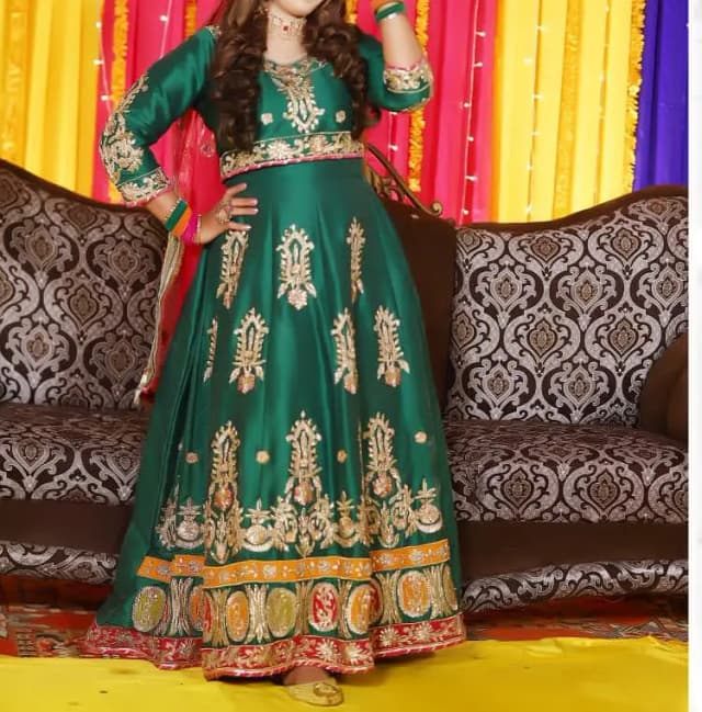 Beautiful Mehndi Green Lehenga | 3 Piece | Small Size |