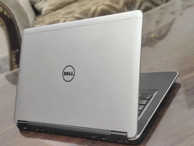 Dell Latitude E7440 | i5-4300U | 8gb Ram| 240 gb SSD| FHD |