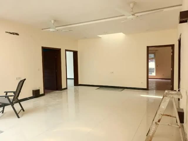 Aesthetic Upper Portion Of 800 Square Yards For rent Is Available
