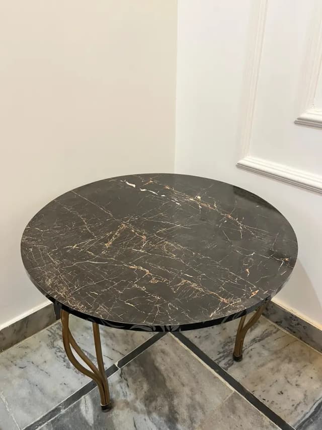 Coffee table big size in brand new condition
